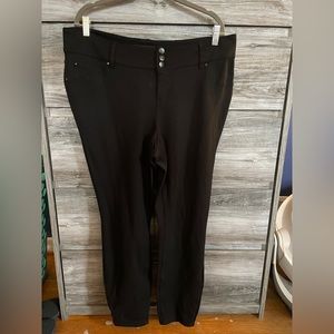 Torrid Jegging Ponte Black 16R fits 18R